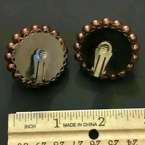Vintage bronze faux pearl clip on earrings - Picture 2 of 3